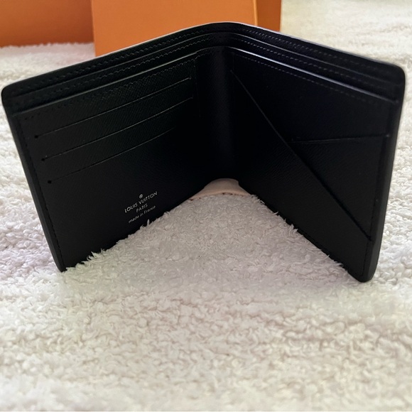 Authentic LOUIS VUITTON MULTIPLE WALLET M30295 TAIGA - Picture 4 of 12